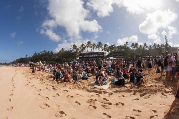 na praia de Pipeline, na North Shore de Oahu, no Havaí - foto de Laura Schunemann